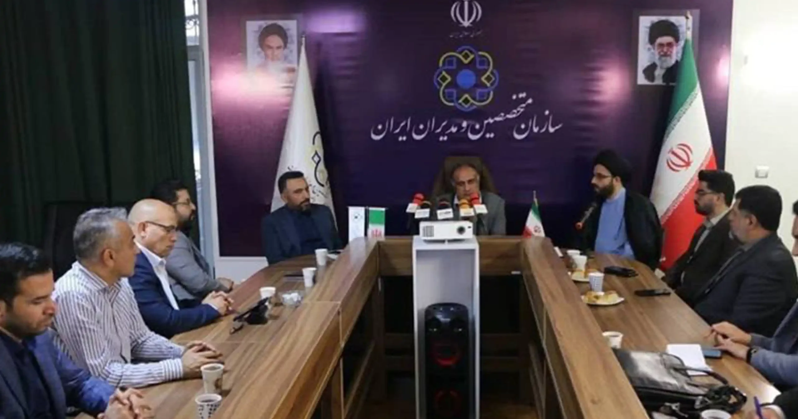 تفاهم نامه سازمان متخصصین مدیران با سازمان منطقه آزاد